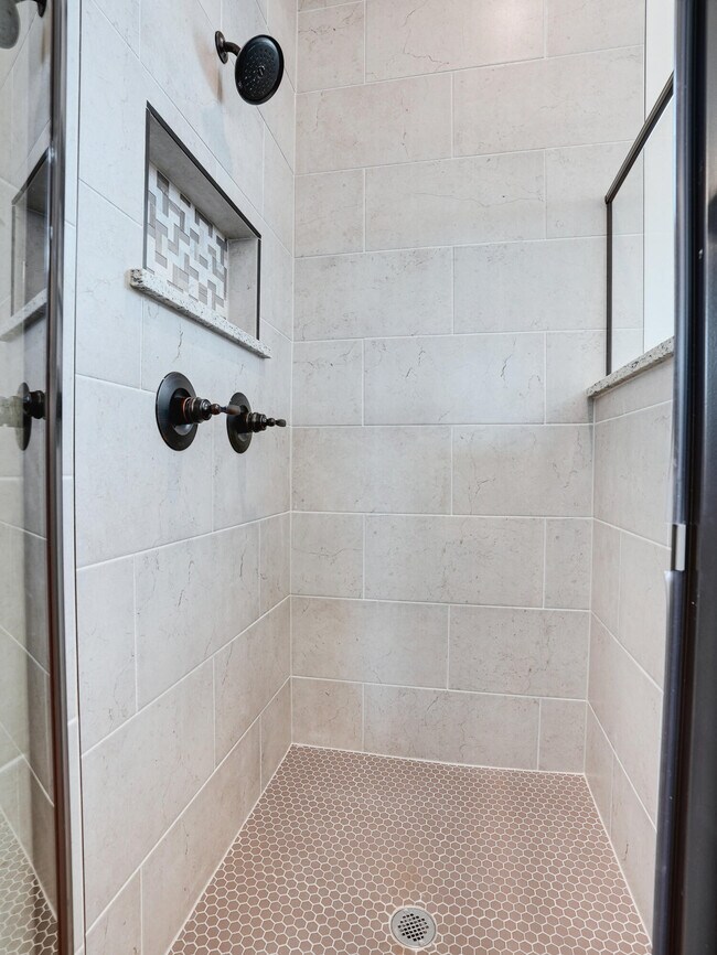 Building Photo - 392 Frodsham St