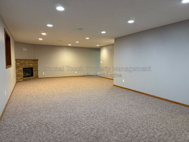 Building Photo - 3539 Woodbury Ct S