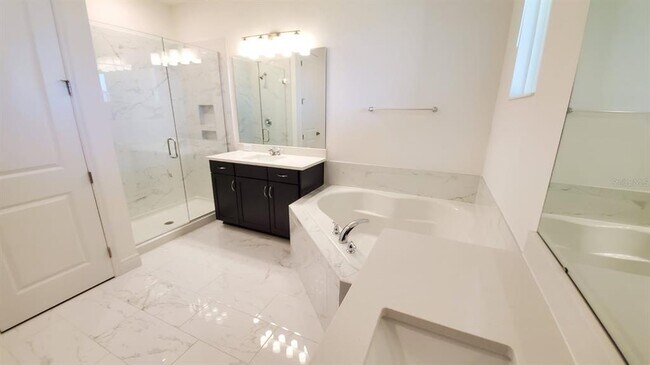 Building Photo - 9918 Summerlake Groves St