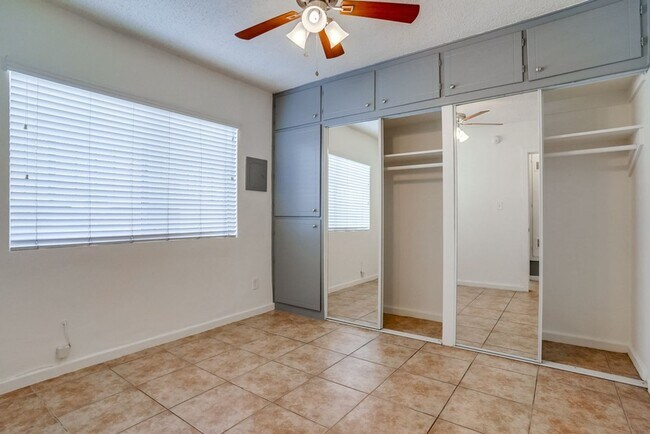 Building Photo - 2425 S Ridgeley Dr