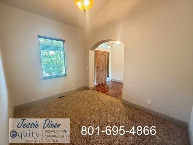 Building Photo - 5725 Brook Cir