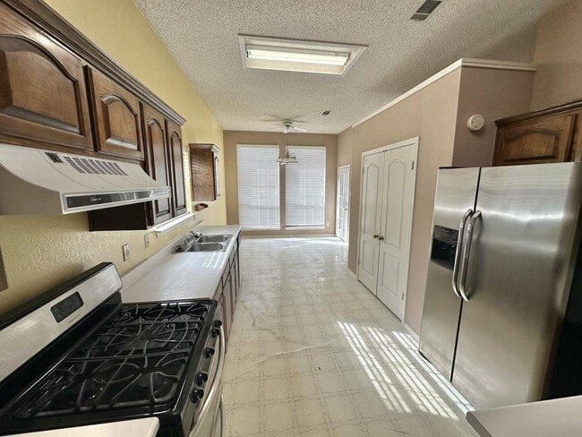 Building Photo - 4 Bed/ 2 Bath in Harker Heights TX