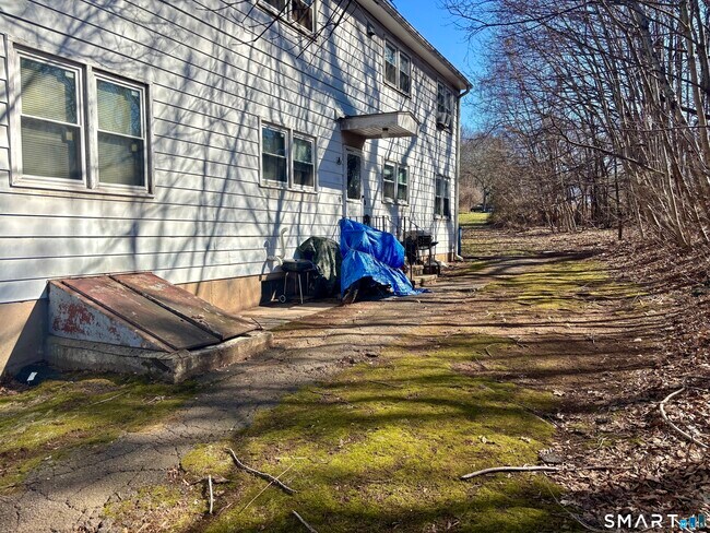 Building Photo - 69 Oak Ridge Dr