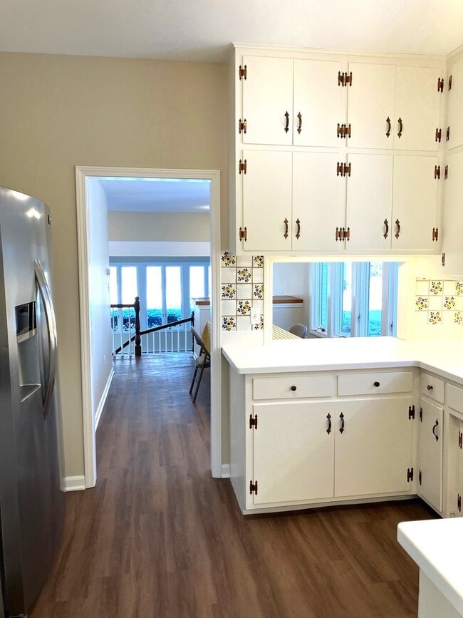 Building Photo - 544 Ravine Ave