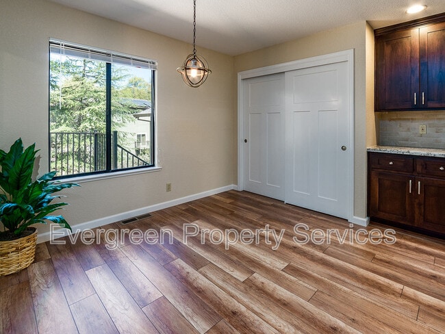 Building Photo - 2749 Sandhurst Dr