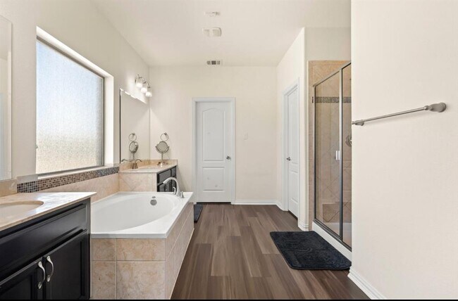 Building Photo - 2425 Millbrook Loop