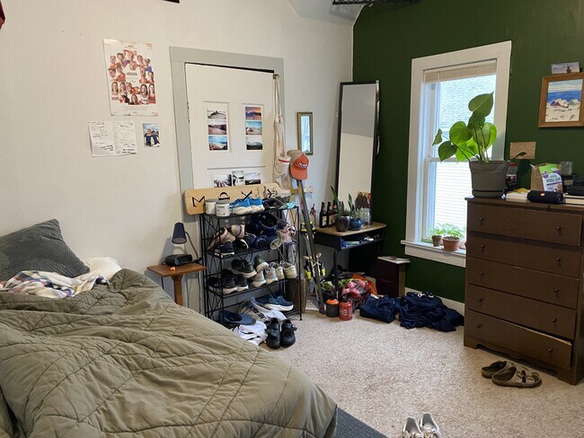 Building Photo - 11 W 14th St