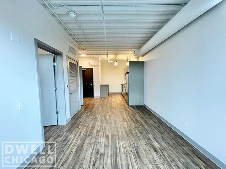 Building Photo - 951 W Dakin St