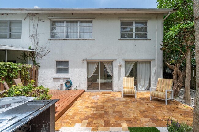 Building Photo - 3961 NW 9th Ave