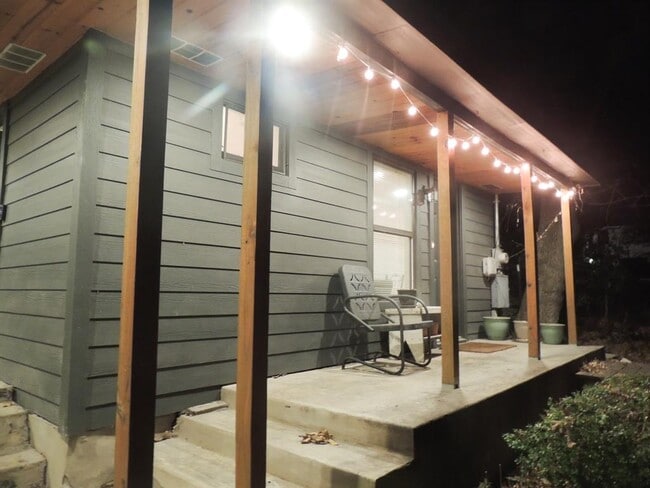 Building Photo - 1307 Deloney St