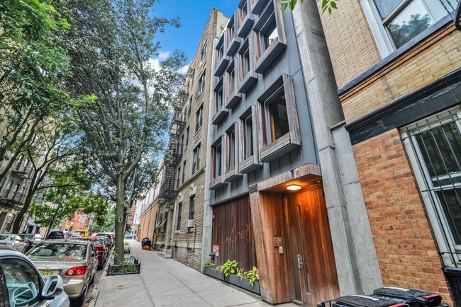 Primary Photo - Impeccable Minimalist Design 4 bedroom 3 b...