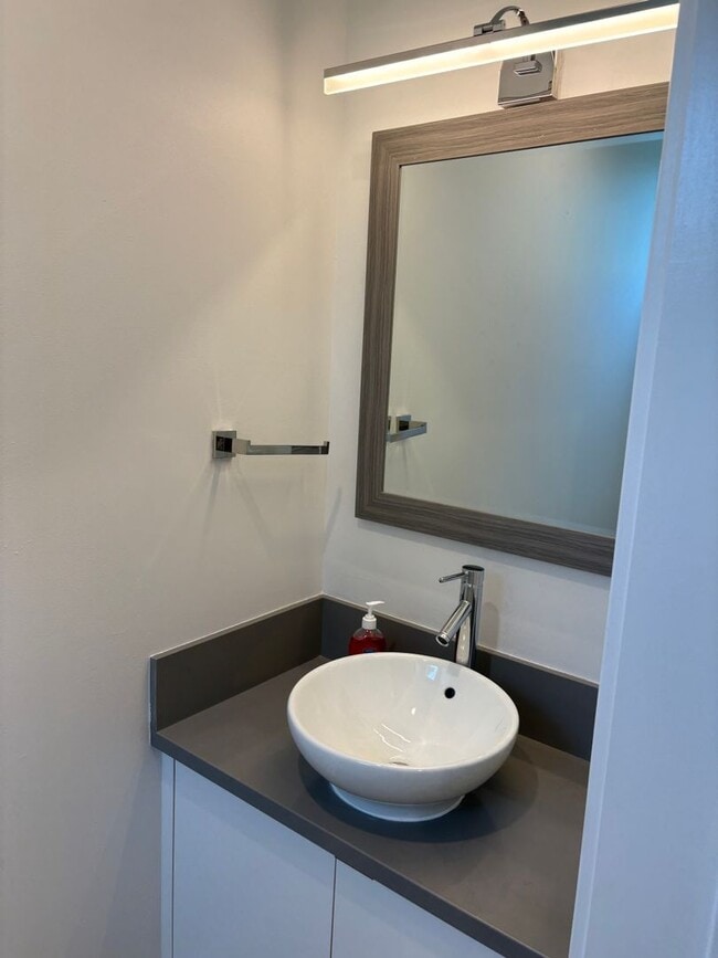 Building Photo - Luxury 3+3 Townhome in prestigious Crescen...