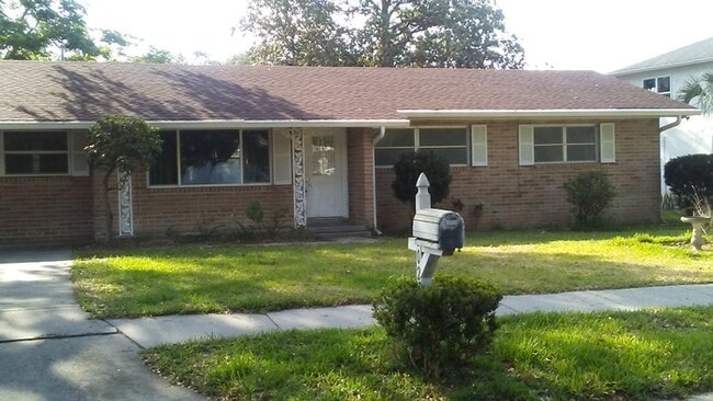 Primary Photo - Great property with huge yard on small lake