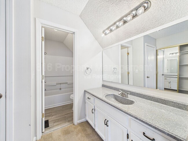 Building Photo - 7941 NW 79th Pl