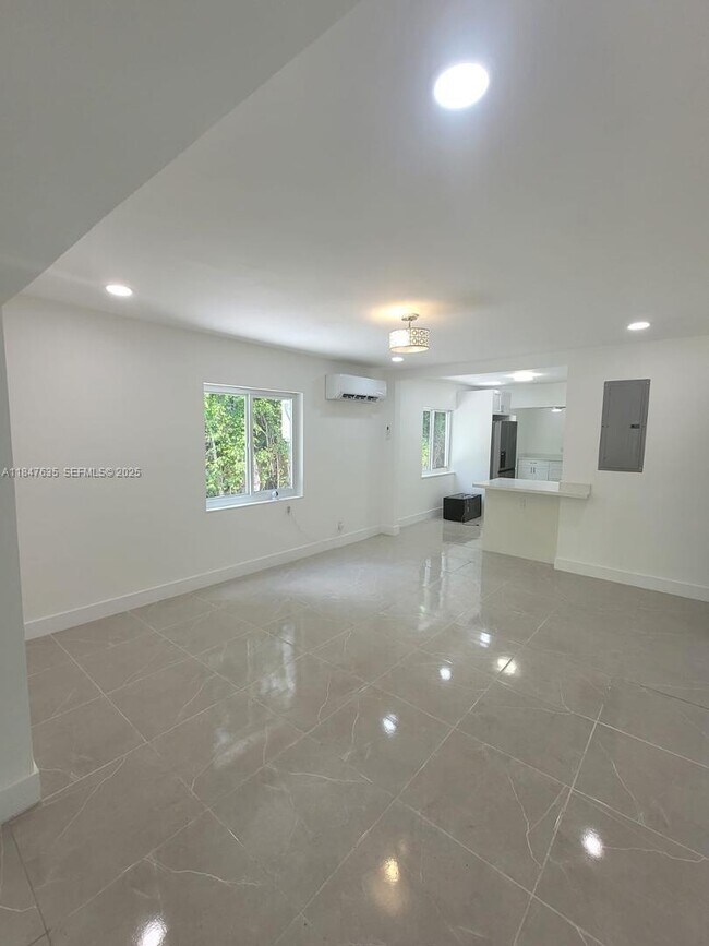 Building Photo - 2823 Polk St