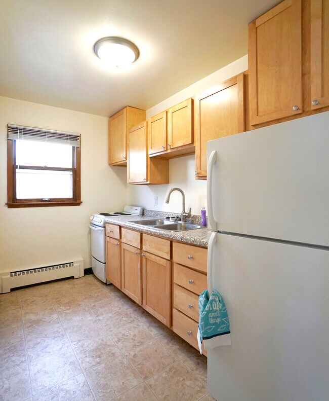 Building Photo - Adrian Street Flats