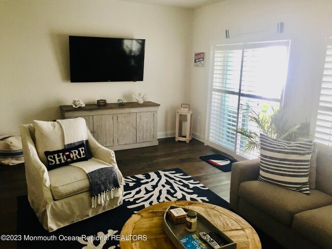 Building Photo - 410 Sewall Ave