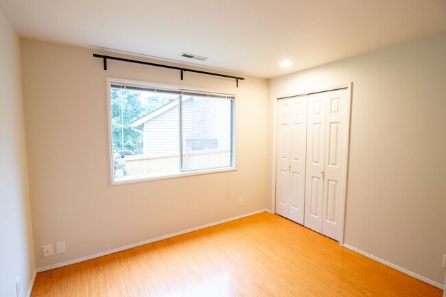 Building Photo - 4bd/2.75ba Sammamish Home