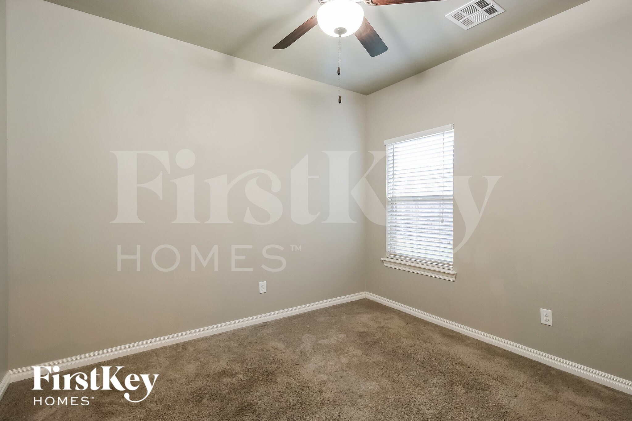 Building Photo - 8401 NW 160th Ct