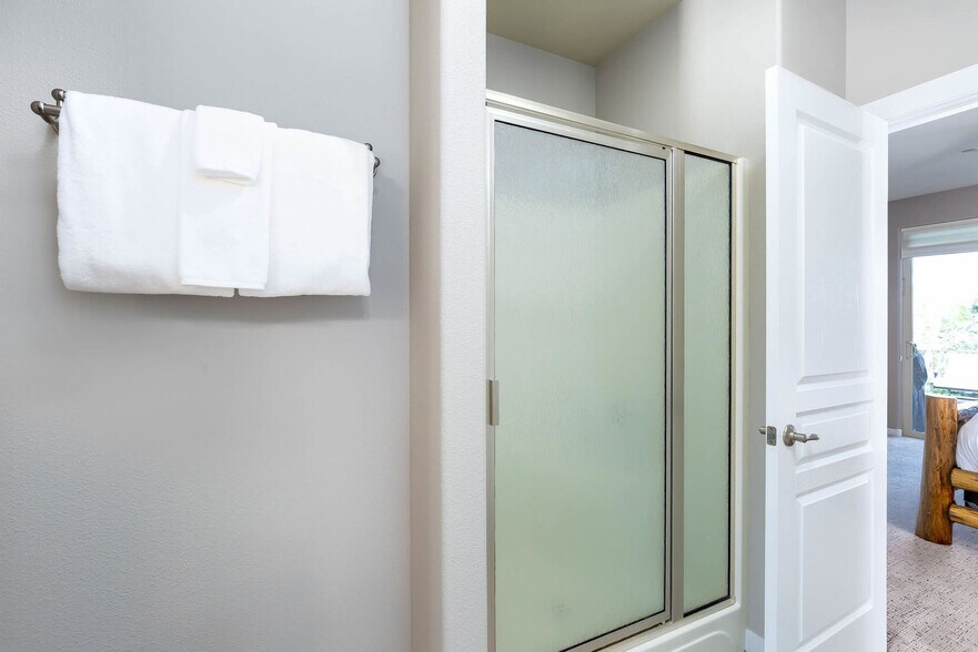 Building Photo - 10576 Village Loop