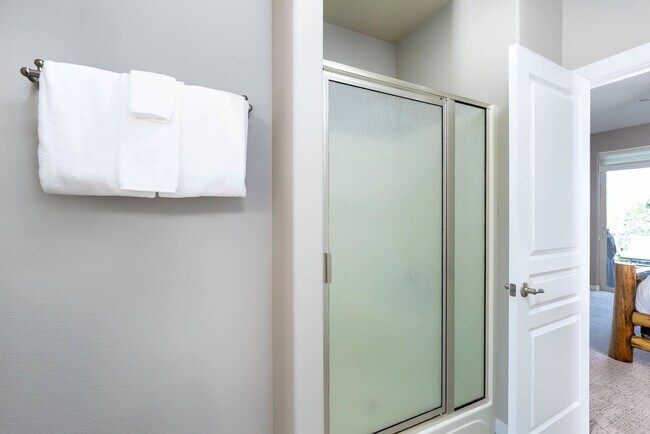 Building Photo - 10576 Village Loop