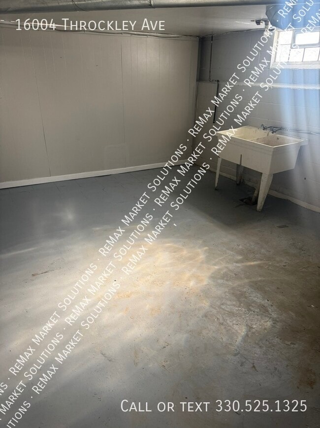 Building Photo - 16004 Throckley Ave