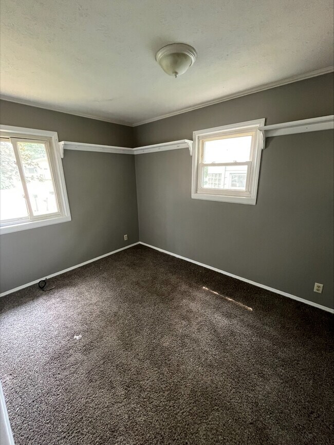 Building Photo - 156 N Avon Ave