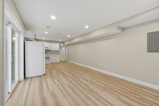 Building Photo - 104 Hilltop Dr