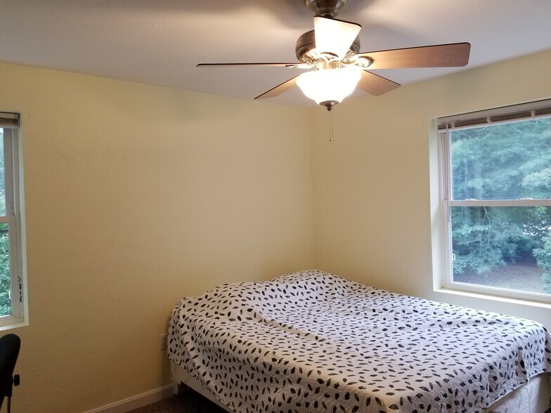 Building Photo - 2337 Kingstown Rd