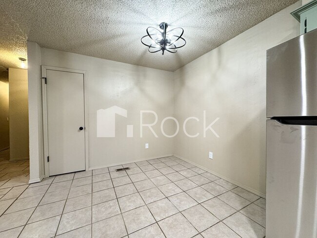 Building Photo - 7024 Woodlake Dr