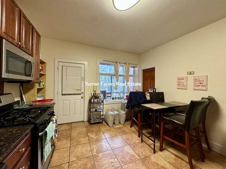 Building Photo - 71 Pontiac St