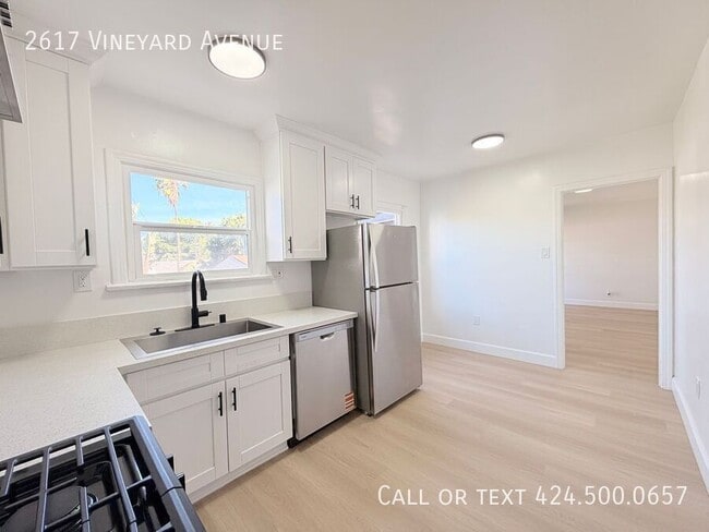 Building Photo - 2617 Vineyard Ave
