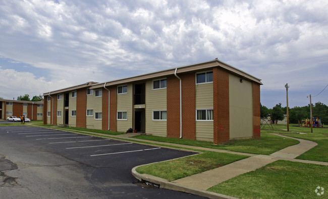 Primary Photo - Bradford Apartments