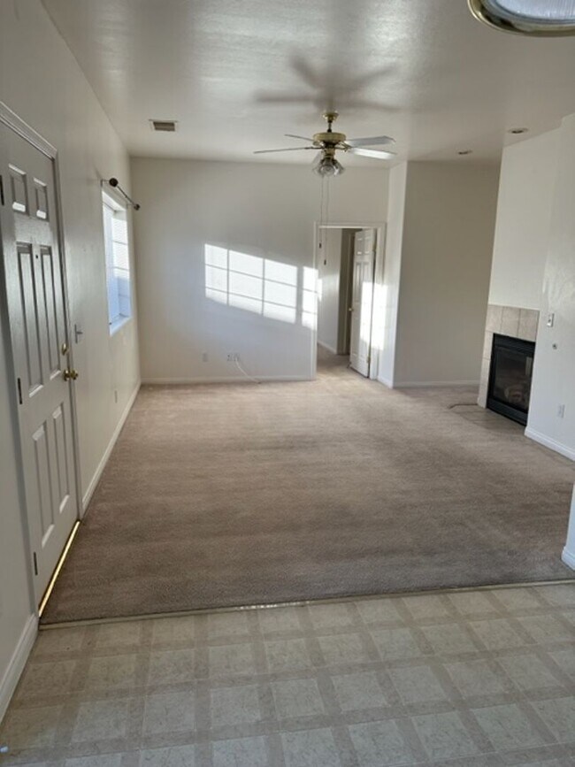 Building Photo - 513 Yellow Meadow Ct