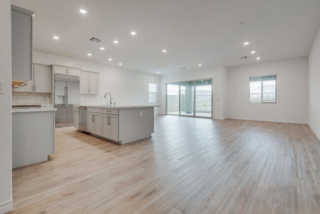 Building Photo - Single story in the exclusive master planned community of Heritage in Stonebridge!