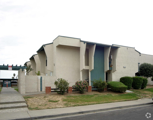 Building Photo - Village West Apartments