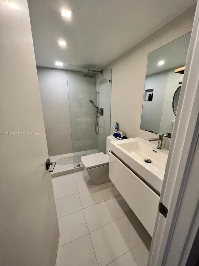 Building Photo - 800 Claughton Island Dr