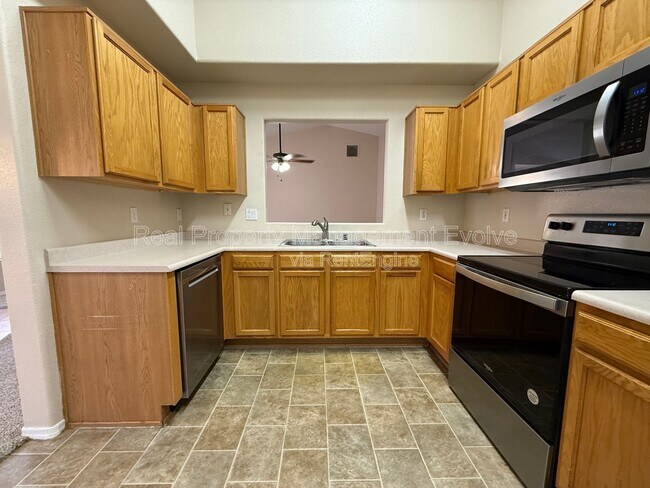 Building Photo - 3454 E Juanita Ave