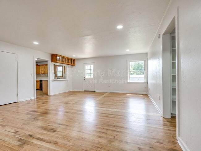 Building Photo - 4608 N Libby Ave