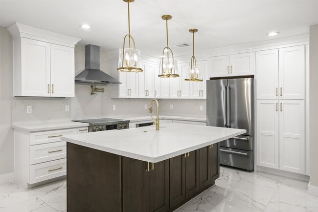 Building Photo - 4002 Dixie Farm Rd