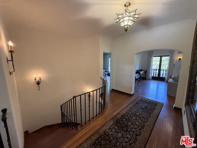 Building Photo - 3475 N Knoll Dr