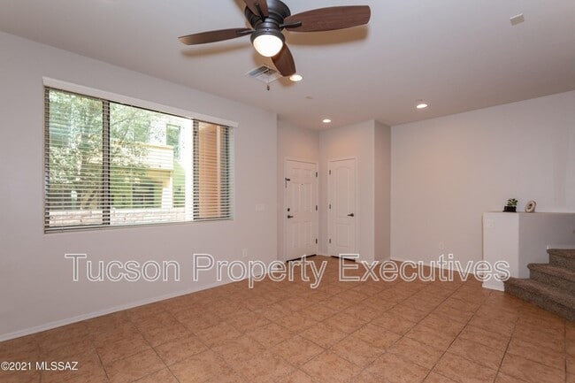 Building Photo - 2442 E Emerald Moon Dr