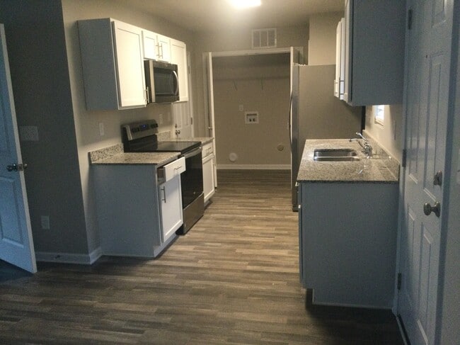 Building Photo - 135 Mountain Crest Dr