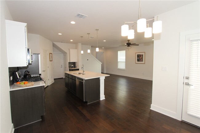 Building Photo - 589 Peace Dr