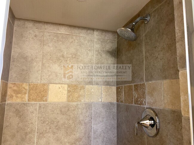 Building Photo - Beautiful 3 Bed, 2 Bath with Pool!! NO HOA!!! (Available on 05/01/26)