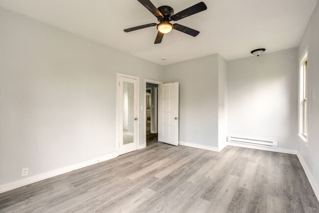 Building Photo - 2-Bedrooms