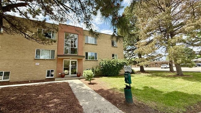 Front Right end view - COTTONWOOD APARTMENTS