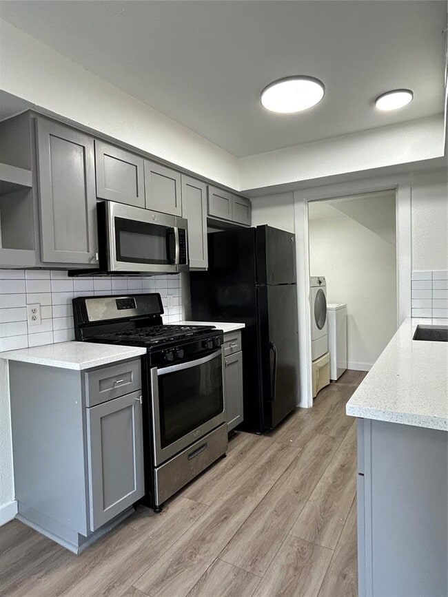 Building Photo - 5903 Cougar Dr