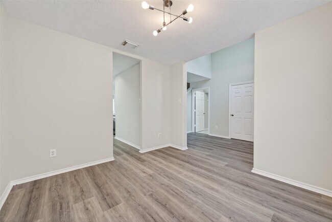 Building Photo - 6915 Great Oaks Shadow Dr