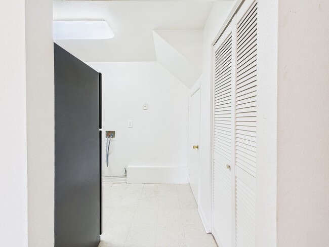 Building Photo - 3516 E Richmond Rd